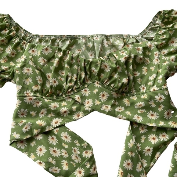 Floral Daisy printed crop top fits L green ties on the back woman’s - Picture 9 of 14
